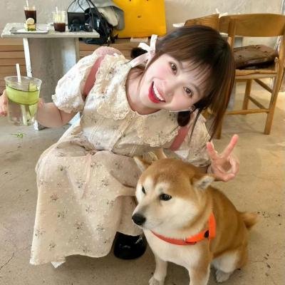 戴流苏耳环的少女